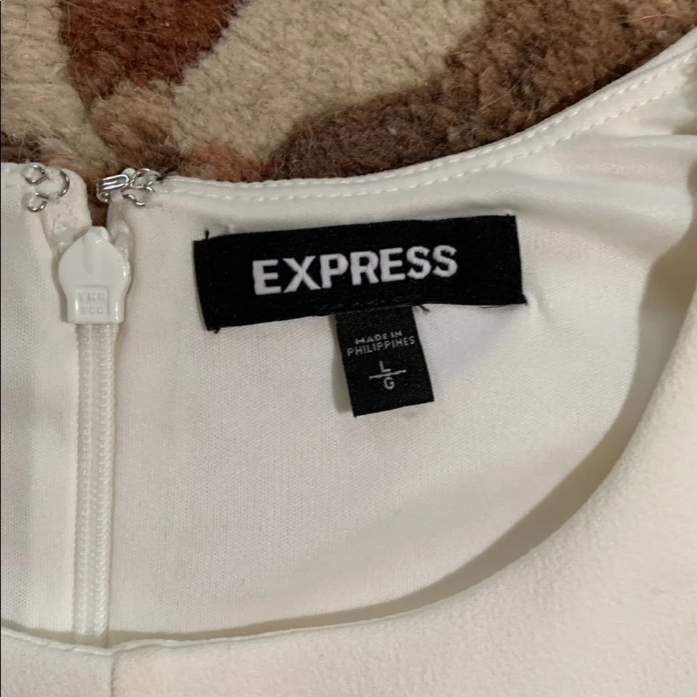Express dress - Picture 4 of 7